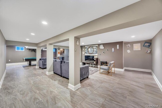 Building Photo - 4 2nd St