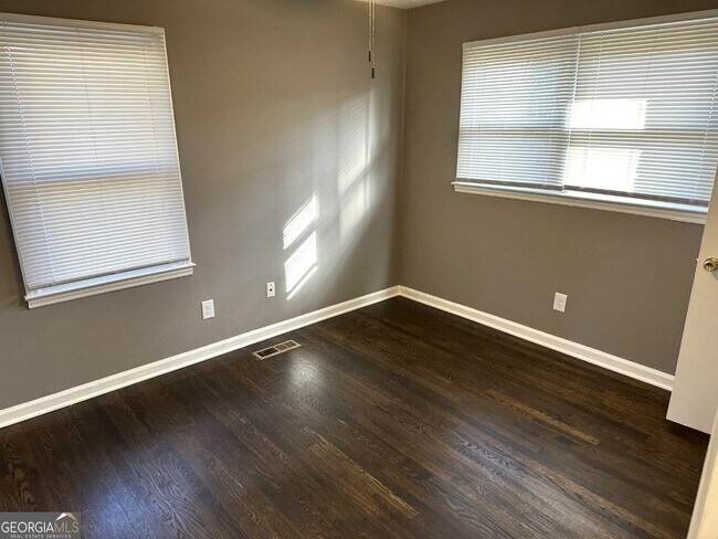 Building Photo - 1545 Gaylor Dr SE