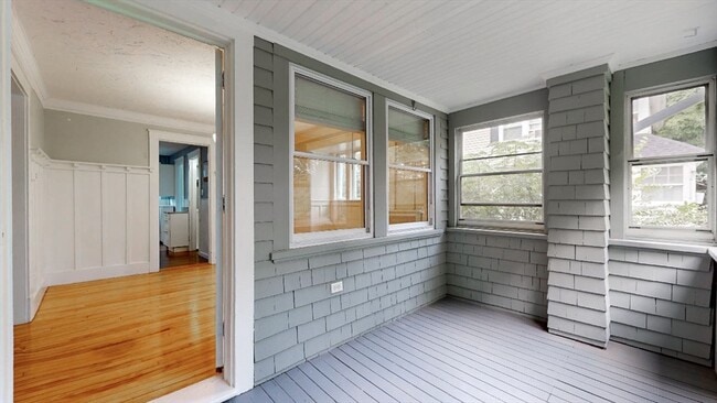 Building Photo - 54 Beeching St