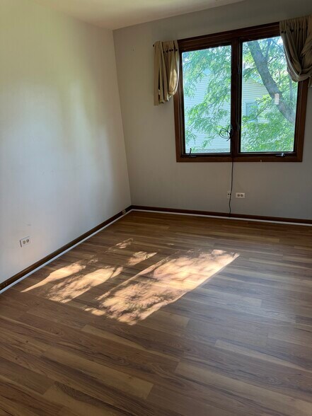 Building Photo - 17573 Pheasant Dr