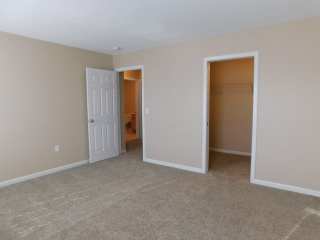 Building Photo - Modern 2-Story Townhome Condo with Resort-...