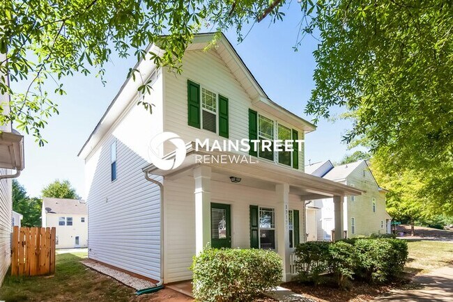 Building Photo - 3 Bedroom Pet-Friendly Home in Huntersville, NC with Main Street Renewal