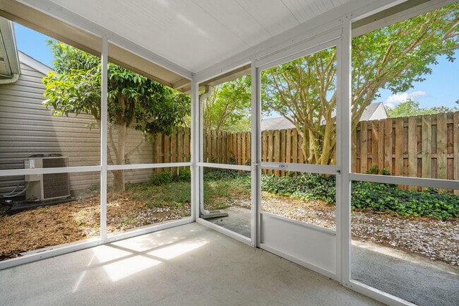 Building Photo - 115 Chloe Ln