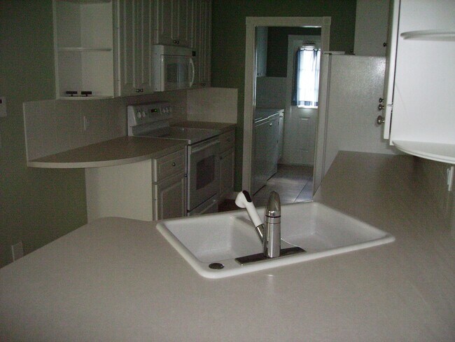 Building Photo - 3136 W Community Dr