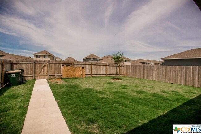 Building Photo - 242 Mossycup Dr