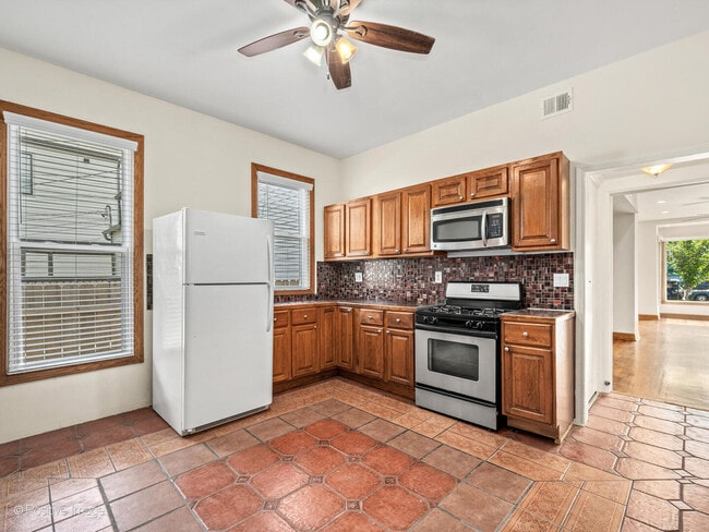 Building Photo - 2908 W McLean Ave