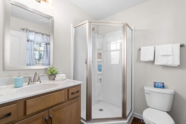 Building Photo - 867 Central Ave