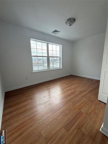 Building Photo - 110 Redwood Ave