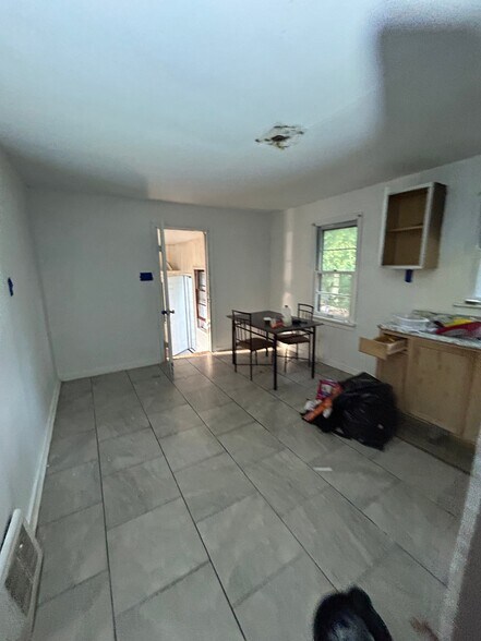 Building Photo - 428 Jean Ave