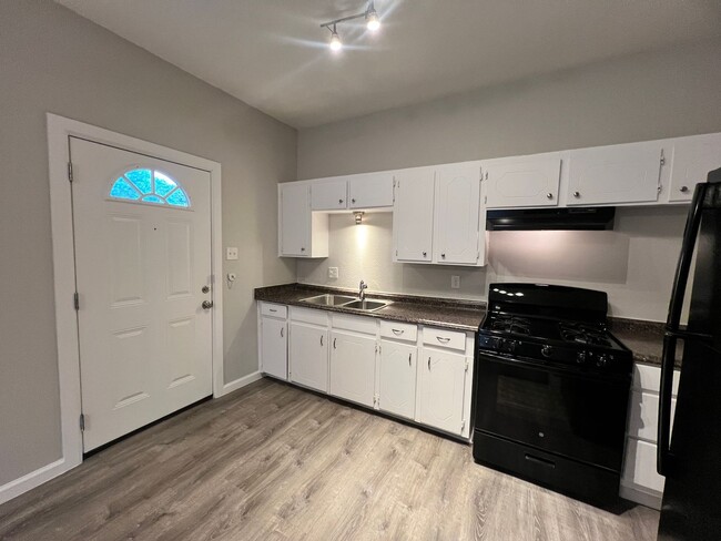 Building Photo - Charming One Bedroom Home In Prospect Hill