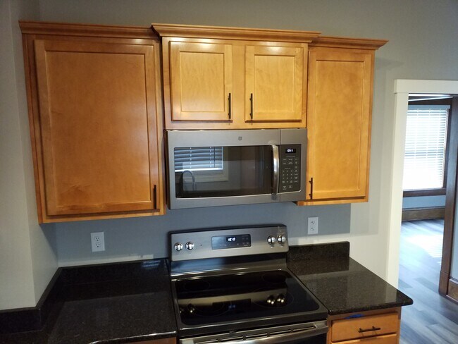 Building Photo - 239 Bachtel St SE