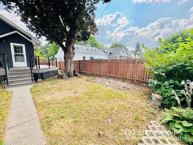 Building Photo - 2420 S 31st Ave
