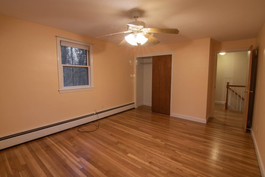 Master bedroom - 221 School St