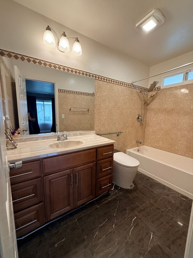 Building Photo - Upgraded 3-bedroom, 2-bath 1,240 sq. ft. i...
