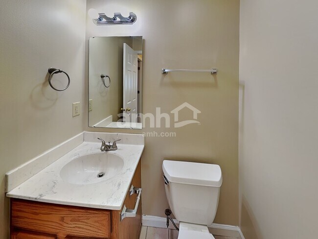 Building Photo - 529 Austrian Way