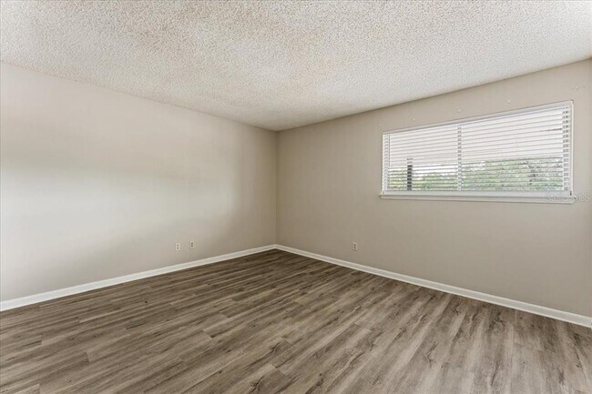 Building Photo - 6332 Newtown Cir