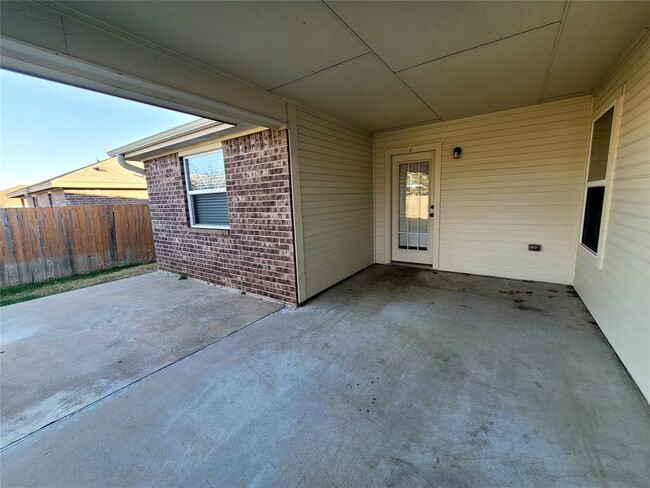 Building Photo - 401 Aries Ave
