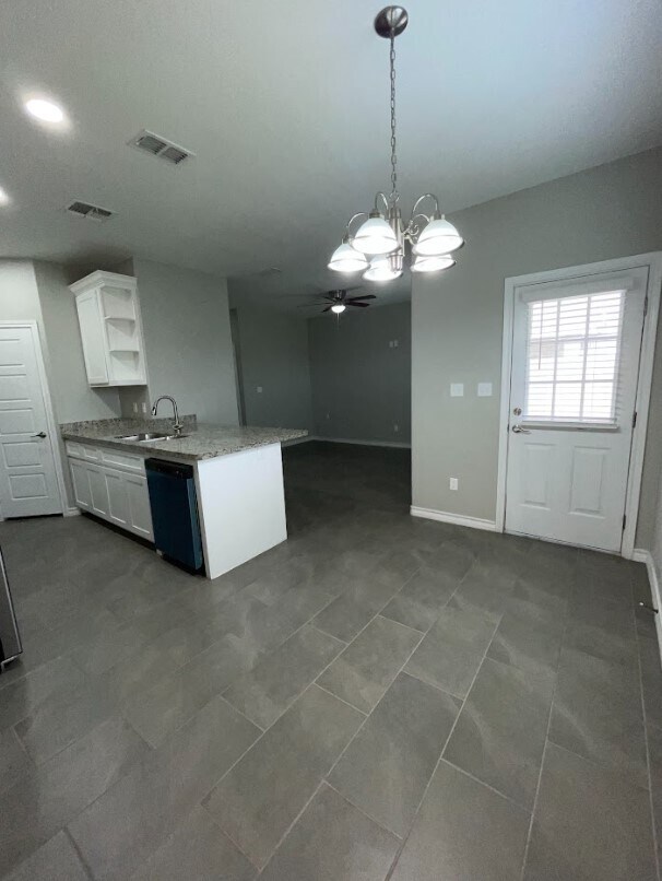 Building Photo - 121 Mimosa St