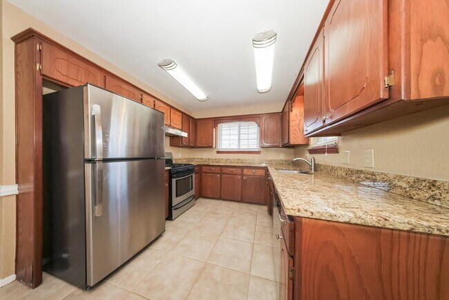 Building Photo - 2108 NE 9th St