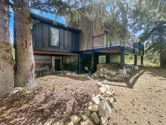 Building Photo - Studio Apartment on Wellington in Breck!  Utilities included.  Year Lease