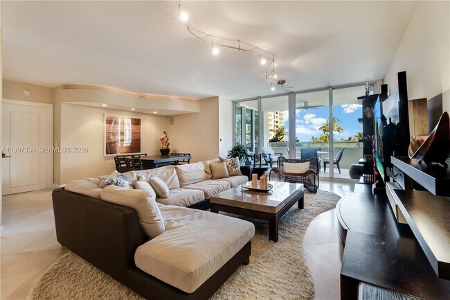 Building Photo - 445 Grand Bay Dr