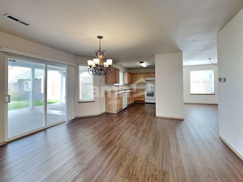 Building Photo - 1107 202nd St E