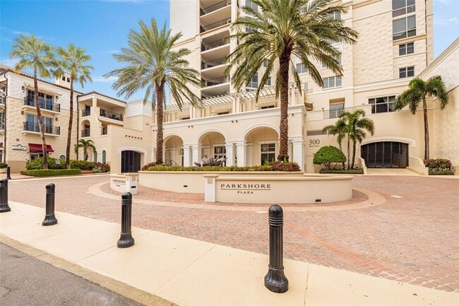 Building Photo - 300 Beach Dr NE