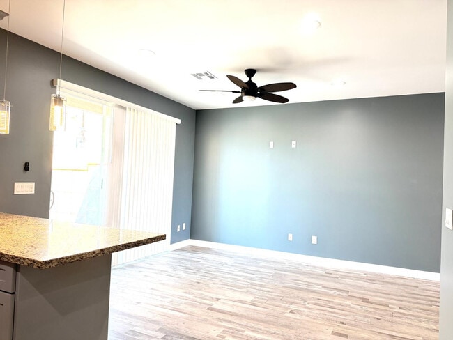 Building Photo - 1406 E Cinnabar Ave