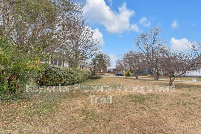 Building Photo - 1501 Quail Dr