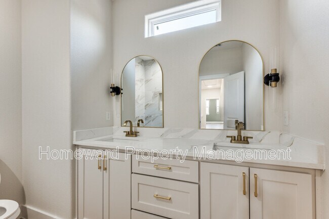 Building Photo - 827 Stamps Ave