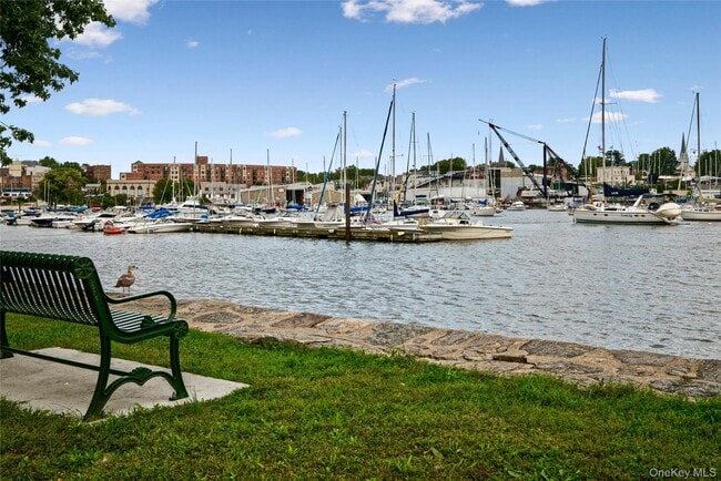 Building Photo - 545 Stanley Ave