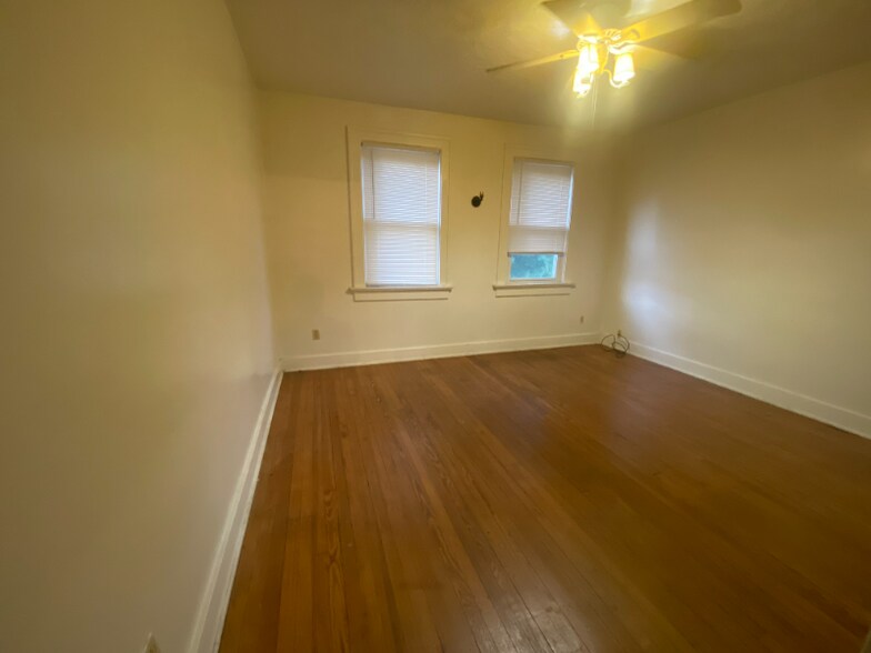 Building Photo - 214 Kenwood Ave