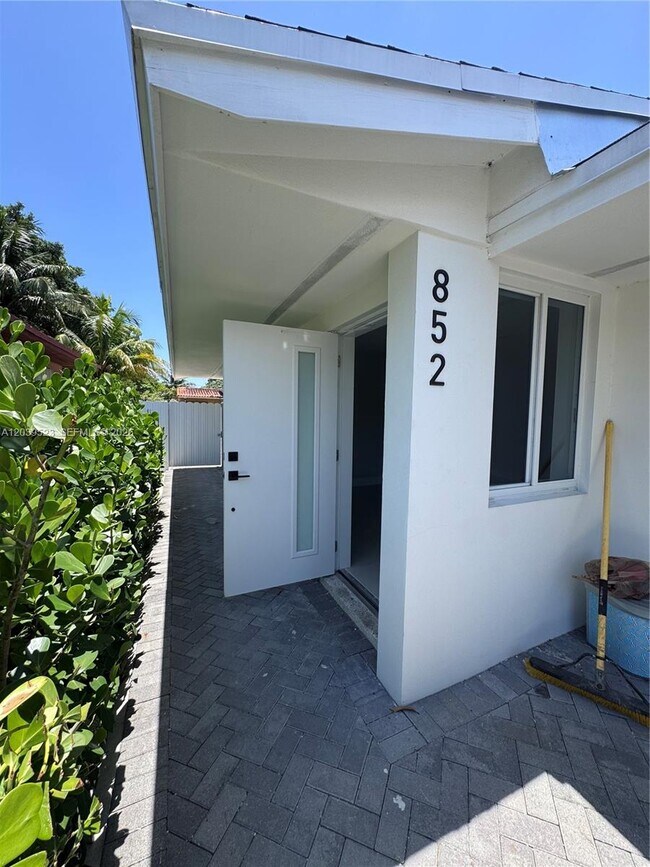 Building Photo - 850 NW 109th St