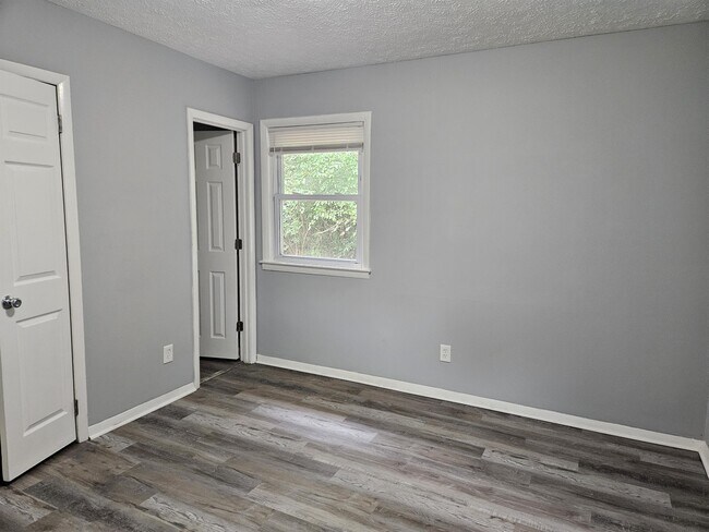 Building Photo - 6607 Amanda Cir