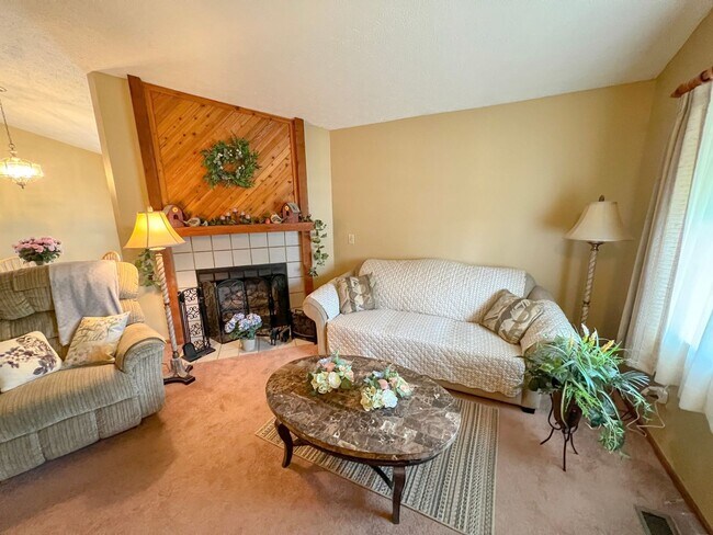 Building Photo - Stunning Rental Home in Indian Creek - Rey...