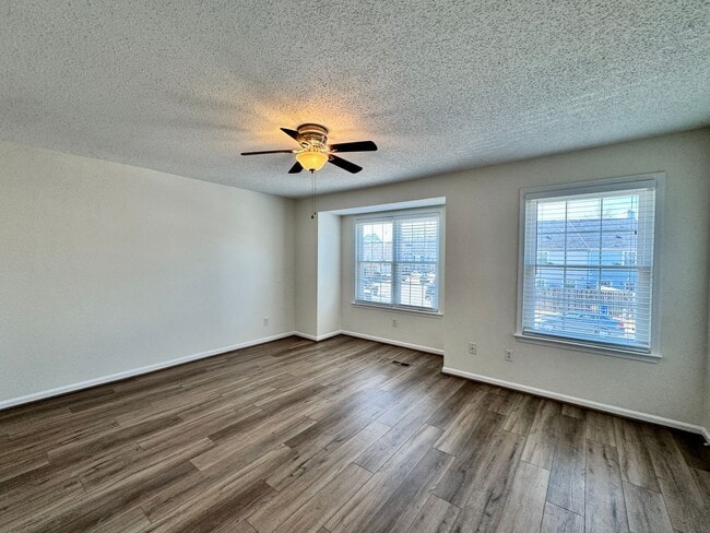 Building Photo - Completely Renovated & Ready 02-25-26! 2 Primary Suites, All Appliances Convey and Dog-Friendly!