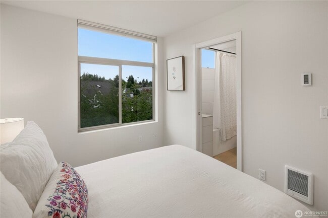 Building Photo - Modern 3-Bedroom Townhouse with Rooftop Deck & Parking | Seattle