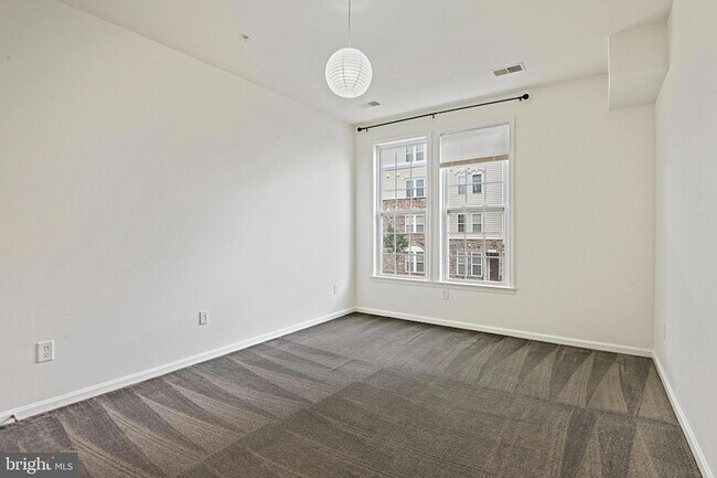 Building Photo - 24701 Byrne Meadow Square