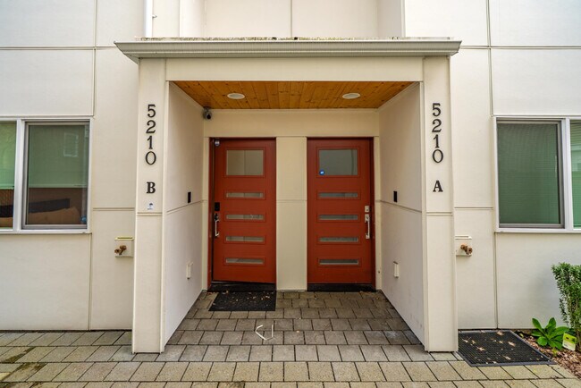 Building Photo - 5210b Brooklyn Ave NE