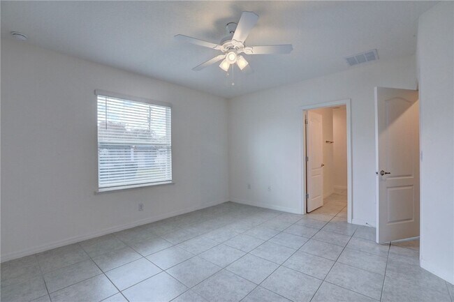 Building Photo - 406 Easy St