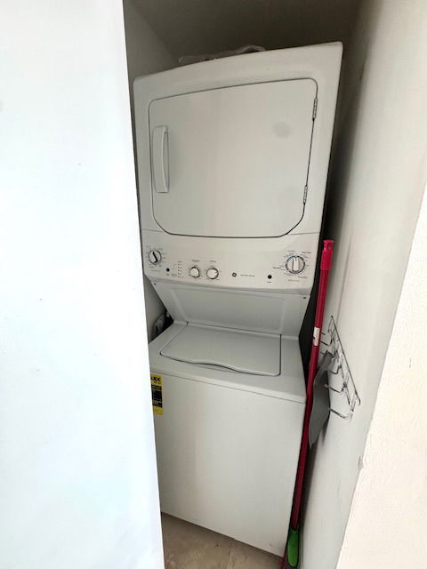 Building Photo - 350 S Miami Ave