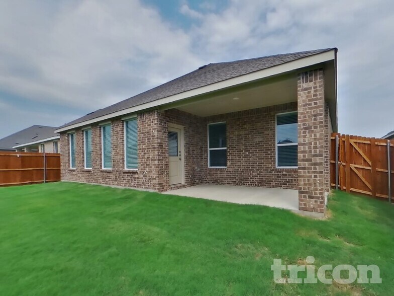 Building Photo - 1820 Adams Dr
