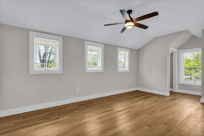 Building Photo - 203 Curry Ave