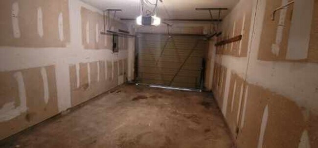 Building Photo - CHARMING SE 3/1.5 w/ Garage, Washer/Dryer, Large Privacy Fenced Yard, & Tile Floors Throughout! A...