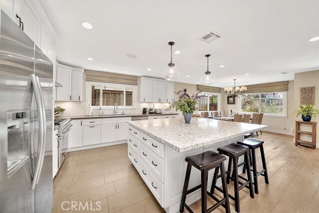 Building Photo - 314 W Avenida Valencia