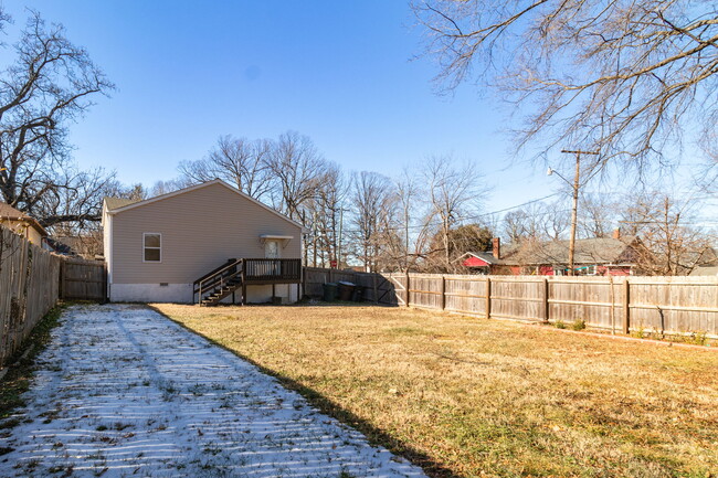 Building Photo - 1013 S Josephine Boyd St