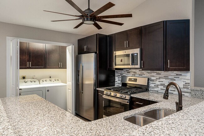 Building Photo - 746 Hilltop Ln