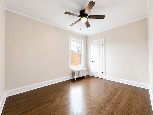 Building Photo - 5536 N Spaulding Ave