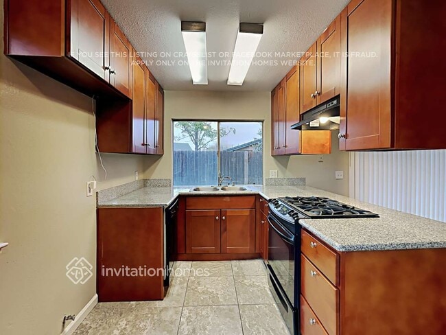 Building Photo - 5821 Longs Peak Pl