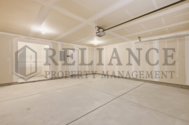 Building Photo - 622 W 50th St S